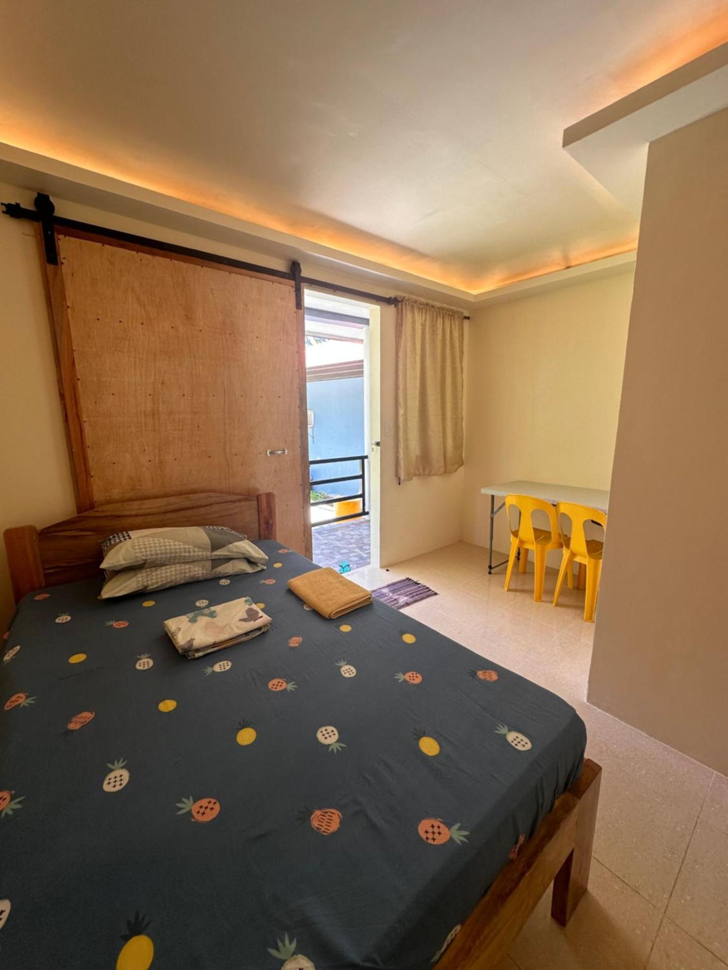 Cris & Mar Homestay Burgos  Exterior photo