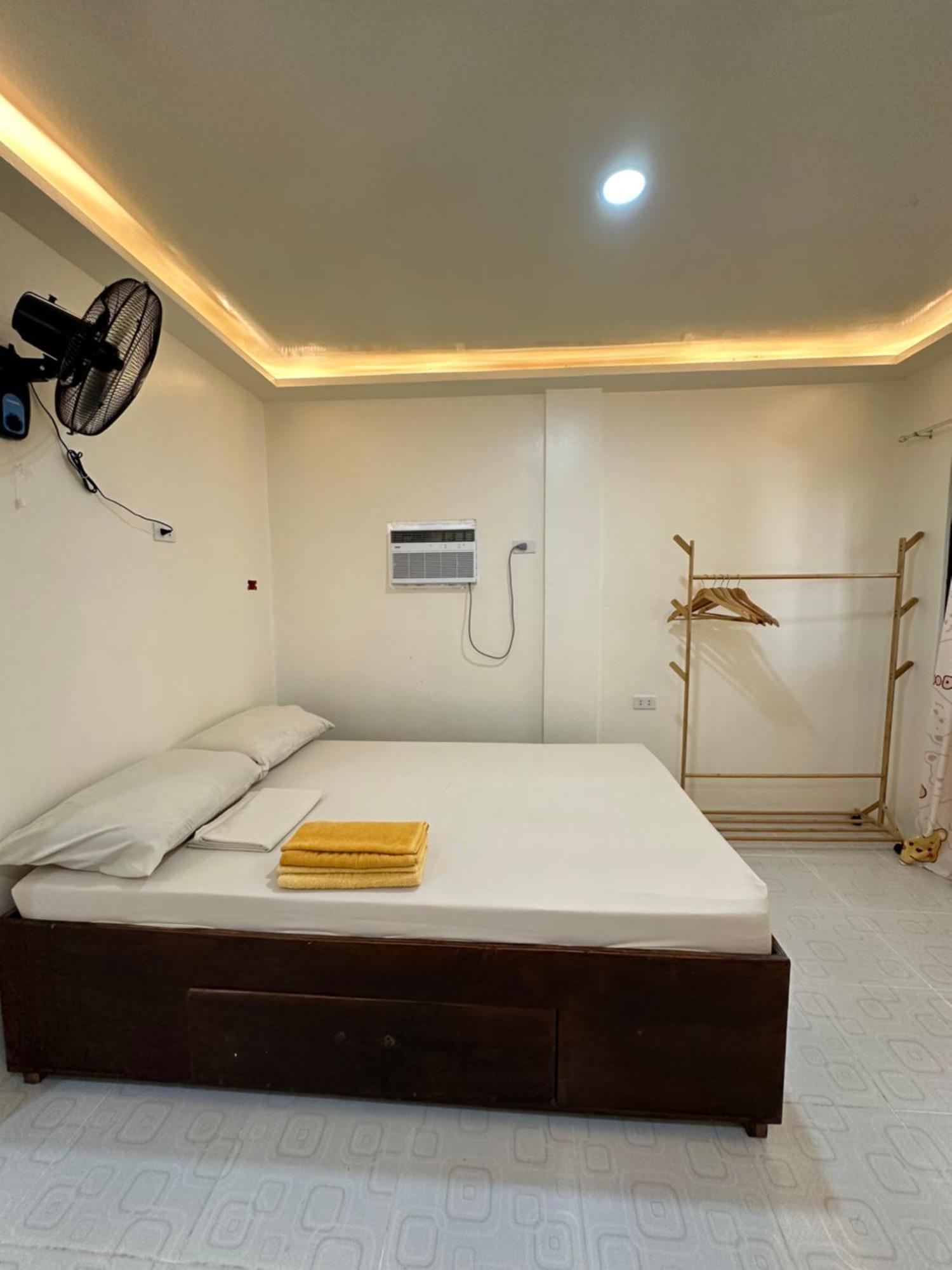 Cris & Mar Homestay Burgos  Room photo