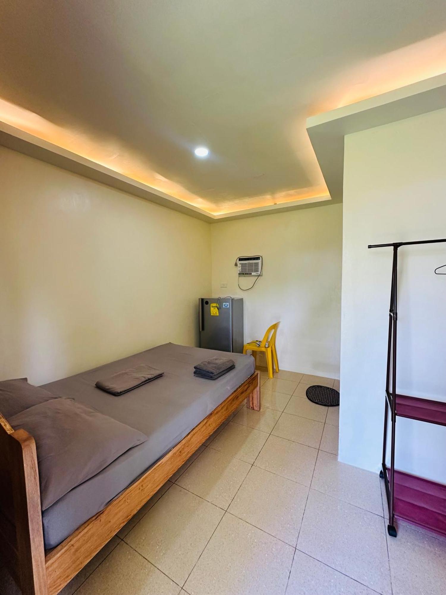 Cris & Mar Homestay Burgos  Exterior photo